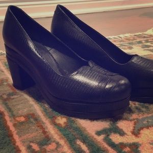 BE&D black platform shoes